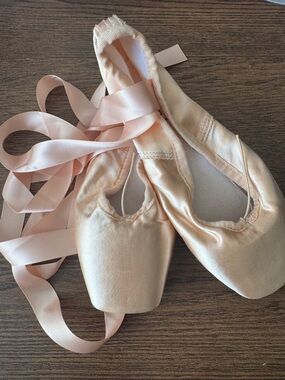 Women’s Ballet Pointe Shoes in Blush Pink